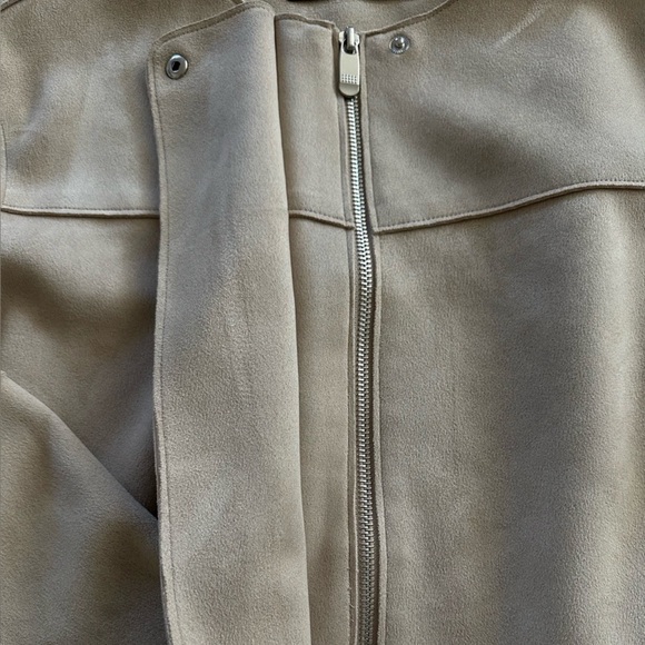 Zara jacket. Suede fabrics , perfect for Spring and Fall. - Picture 4 of 5